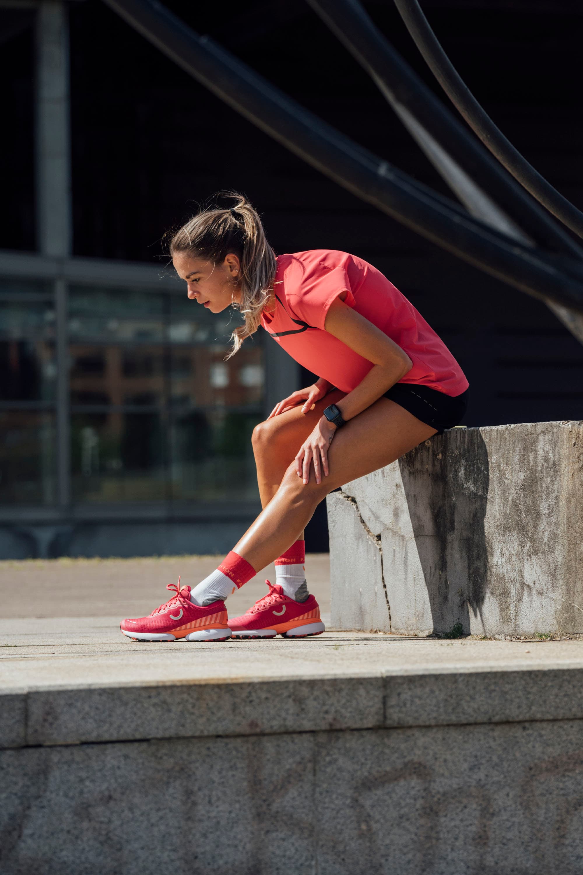 falke-ru-true-motion-nevos-discover-the-u-tech-nevos_women-white_v2