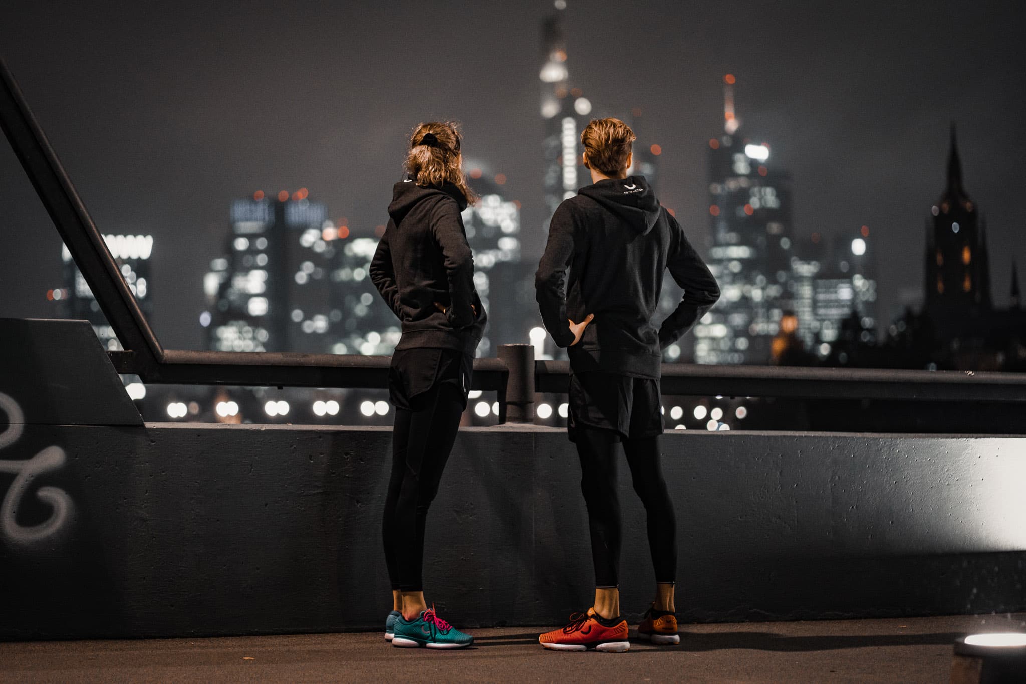laufen-bei-nacht-tipp-ist-in-der-gruppe-zu-joggen