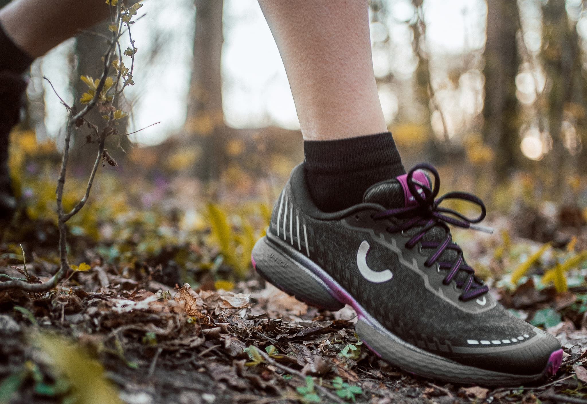 matsch-und-staub-machen-laufschuhe-schmutzig_am-besten-mit-der-hand-waschen