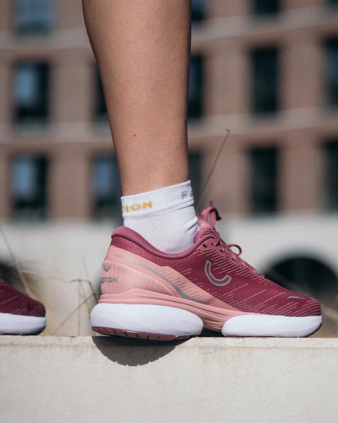 falke-ru-true-motion-perfektes-system-mit-true-motion-laufschuhe-fur-weniger-verletzungen-damen-v02