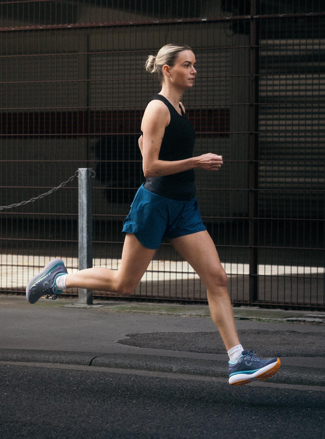 falke-ru-true-motion-damen-laufsocke-short-mood-01