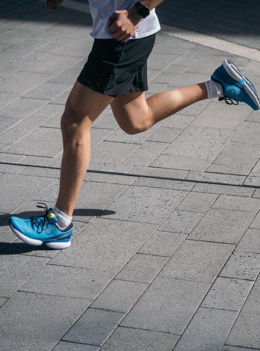 falke-ru-true-motion-herren-laufsocke-kurz-mood-02