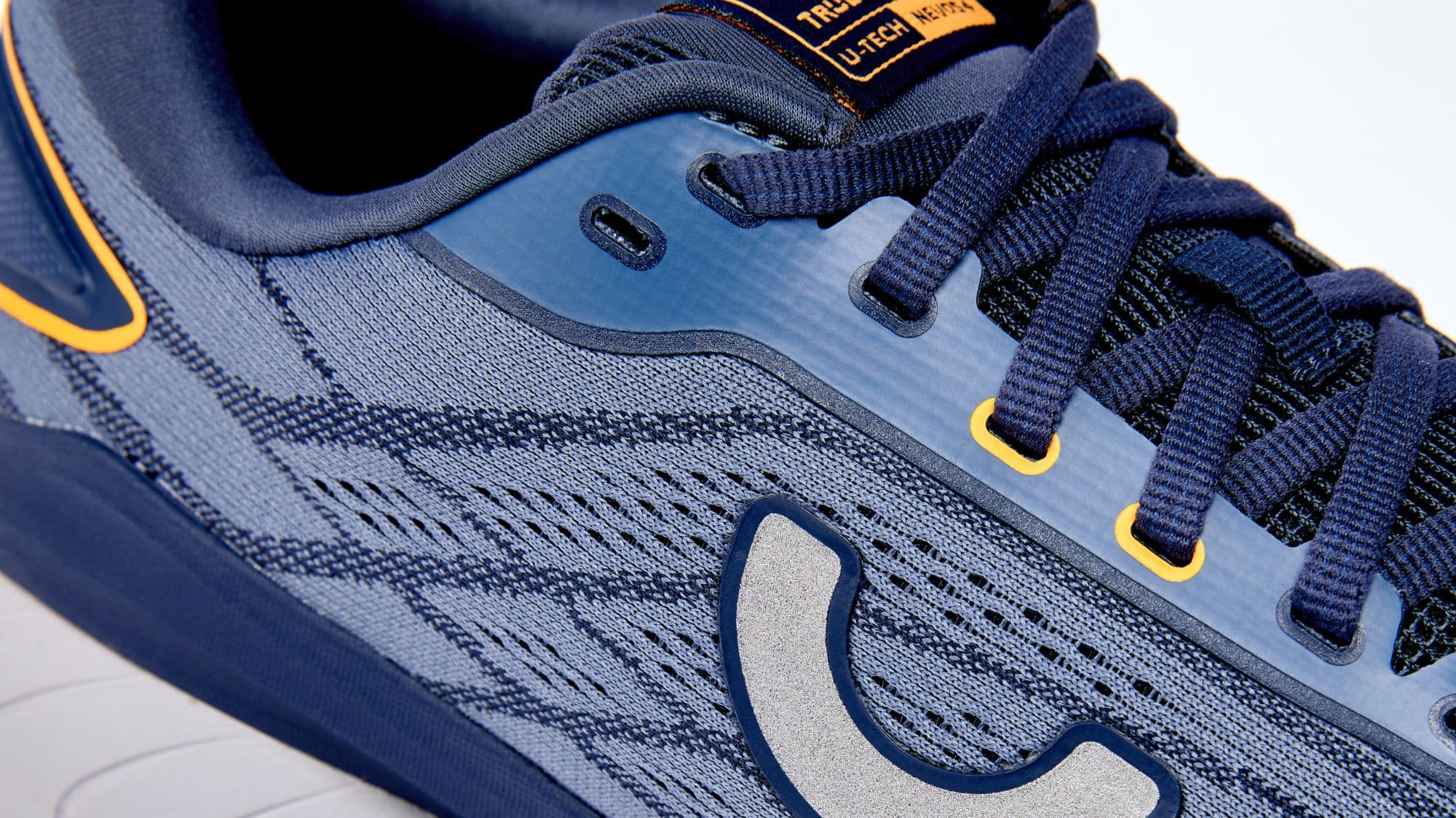 nevos-4-men-02-usp-mobile-03